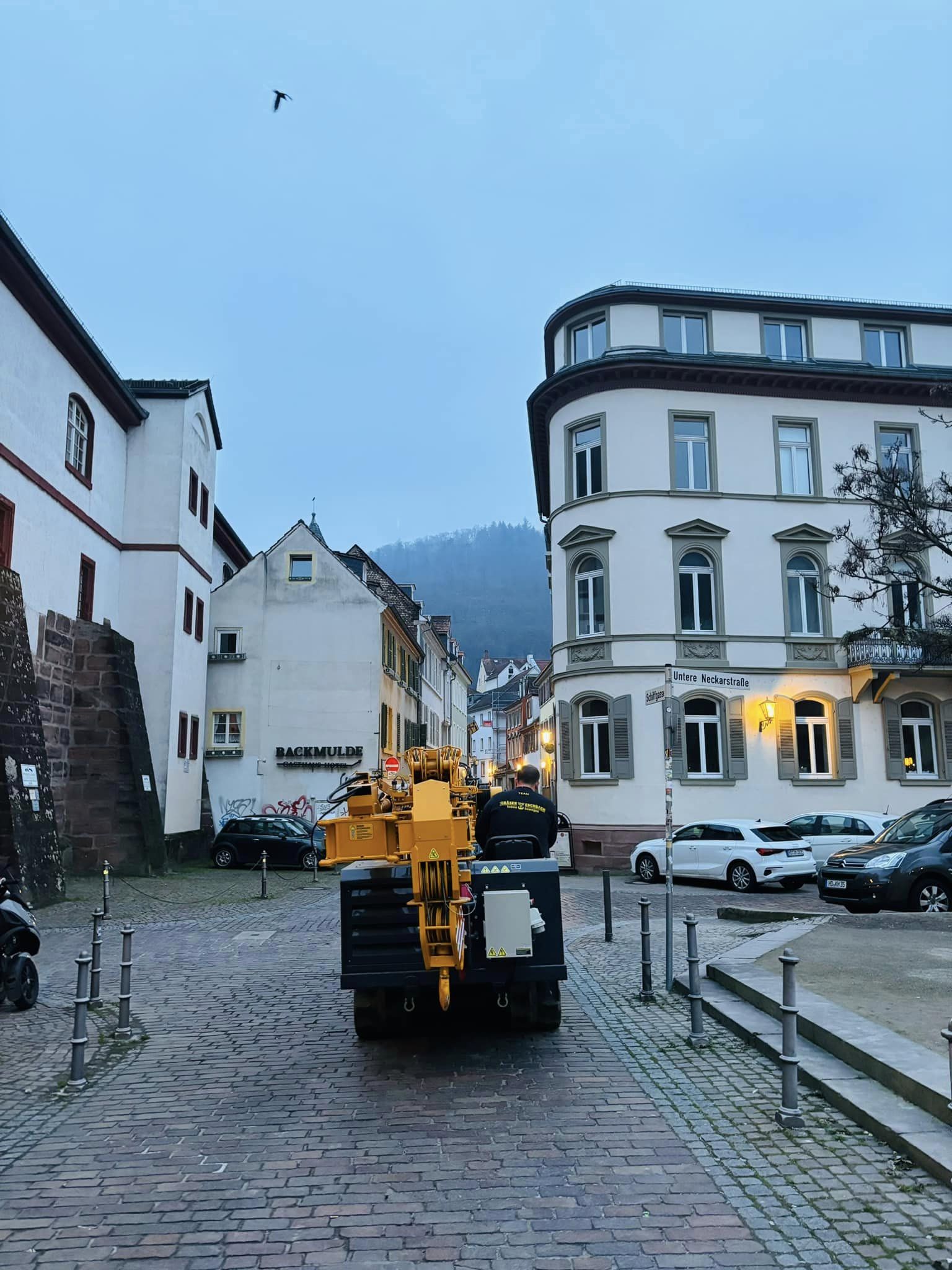 Minikran Obelix in der Heidelberger Altstadt