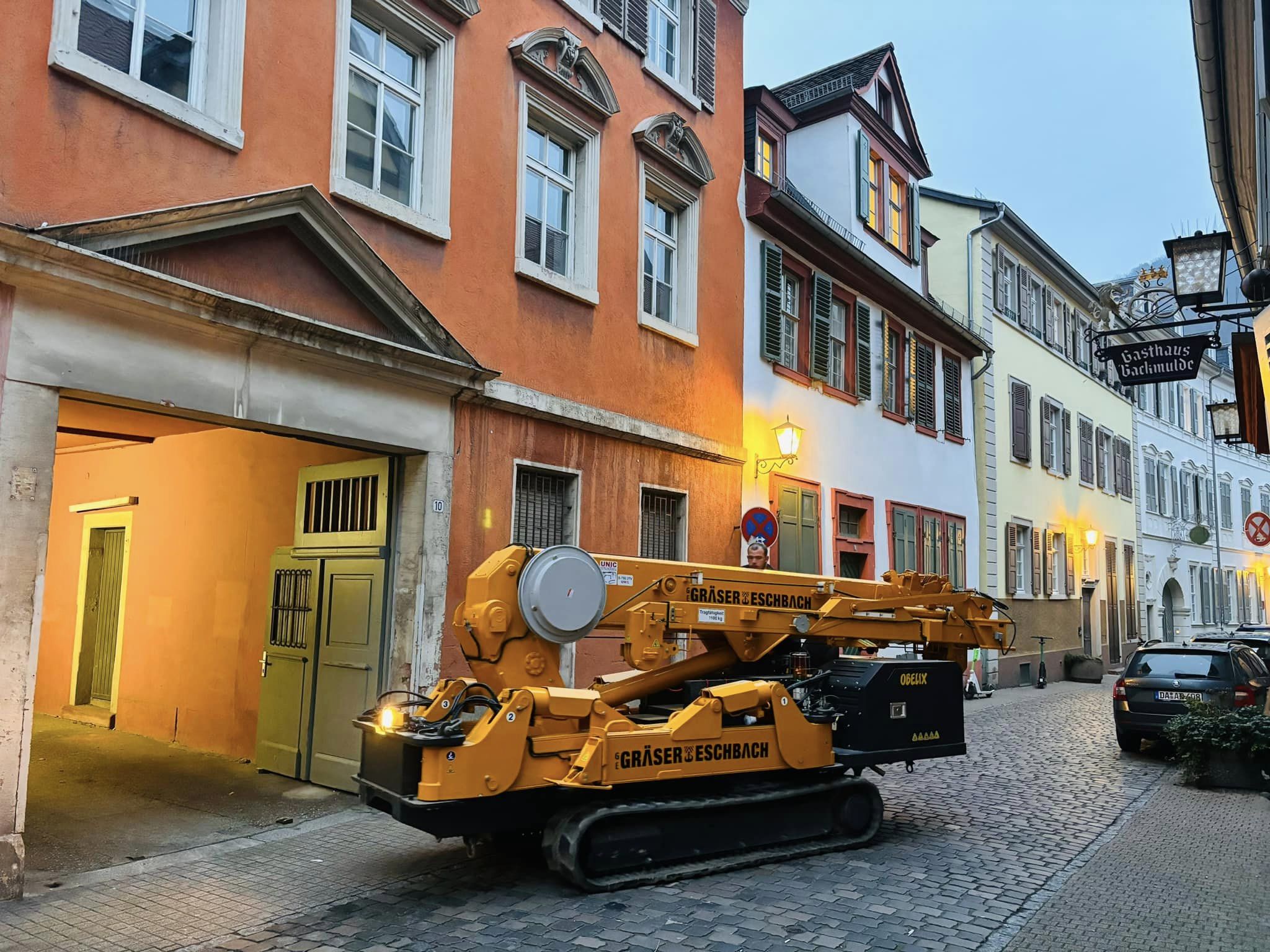 Minikran Obelix in der Heidelberger Altstadt