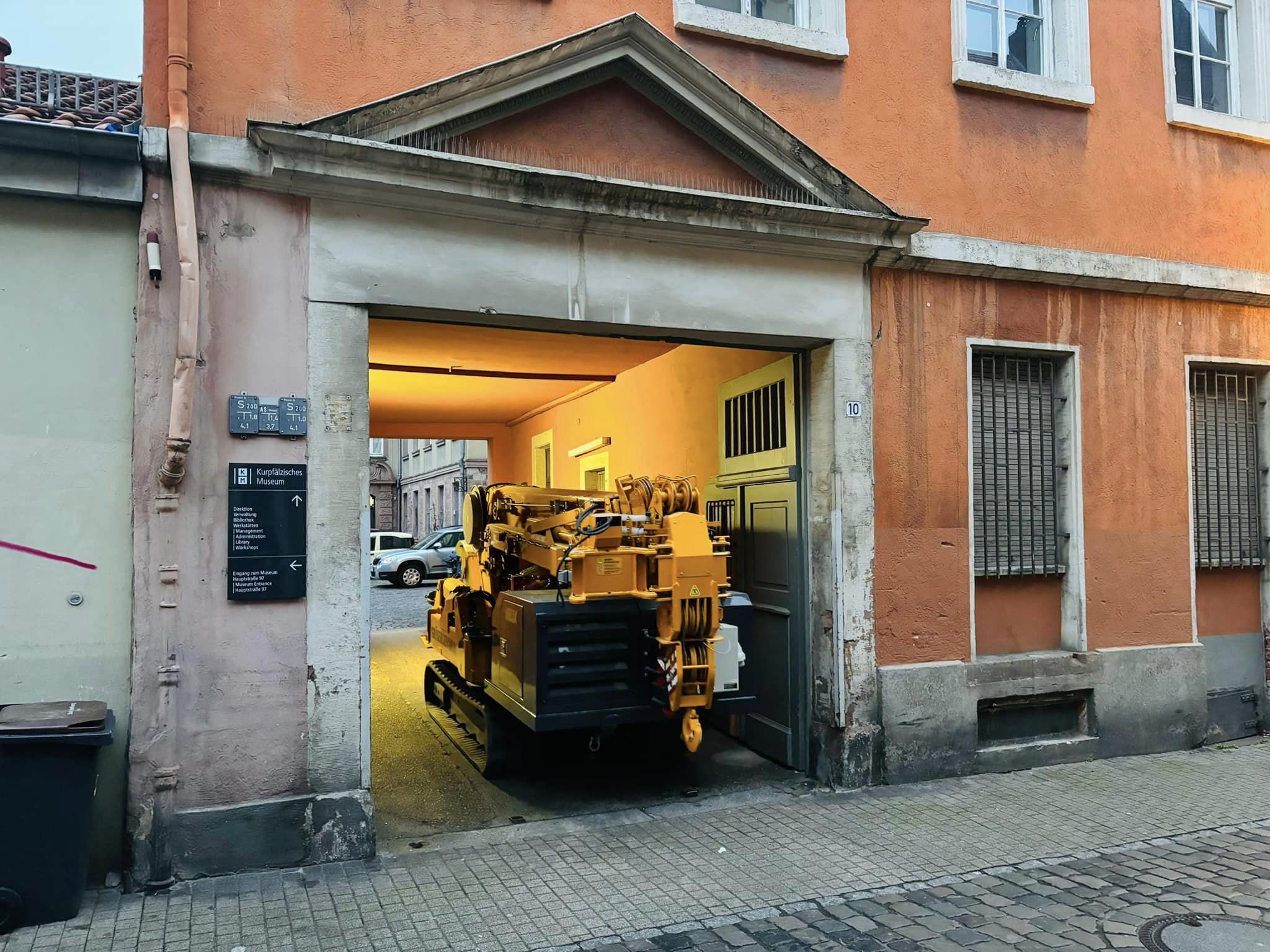 Minikran Obelix in der Heidelberger Altstadt